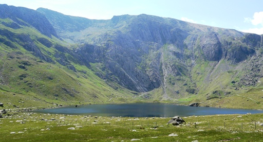 Cwm Idwal seen from beyond the Younger Dryas glacial advance limit. Llyn Idwal occupies the middle distance and just to the left of the lake, above the path, lies the edge of the 'Darwin boulders'.
